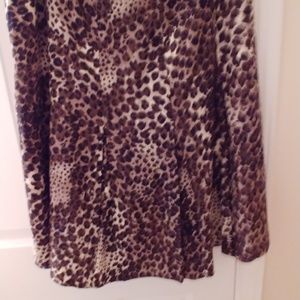 Skirt.  Any item 15 and under 5 for 30$